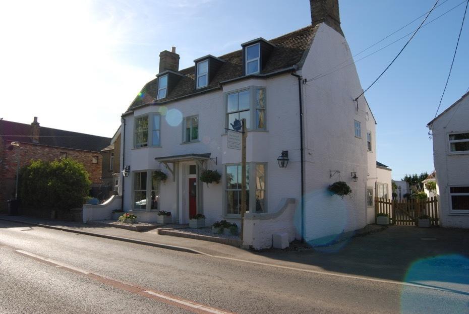Old Riverview Guest House Earith Экстерьер фото